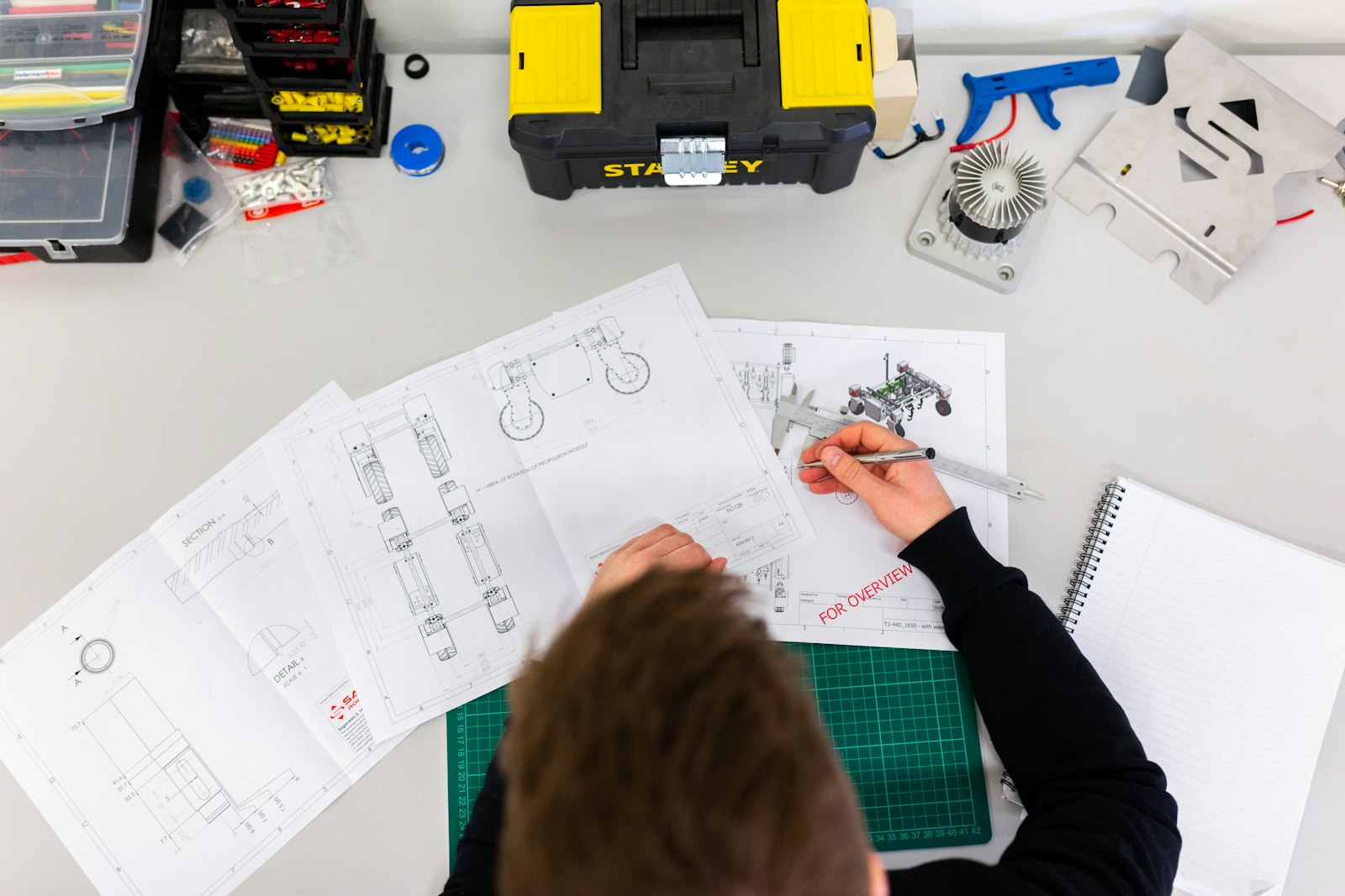 Complex equipment engineering: drawings, BOM, and assembly path scheduling
